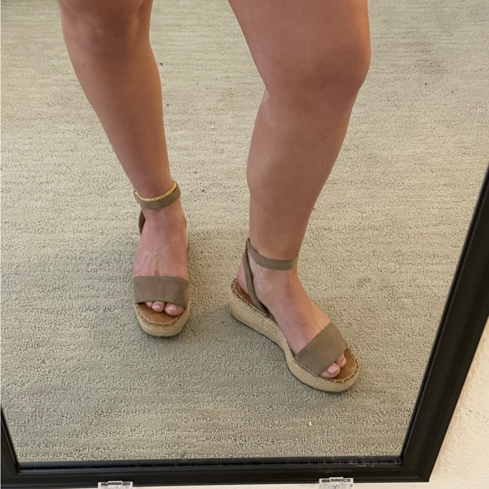 Women's Tan wedges